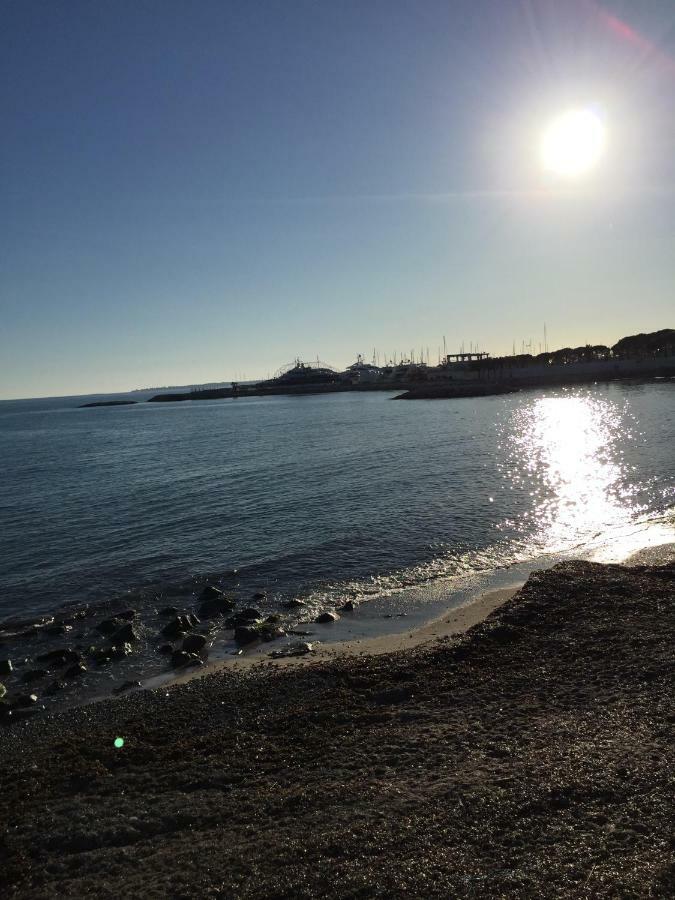 Apartment T2 De Standing Au Pied Des Plages Golfe-Juan